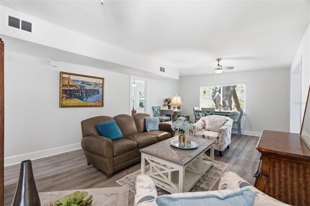 For Sale: $447,500 (3 beds, 2 baths, 1305 Square Feet)
