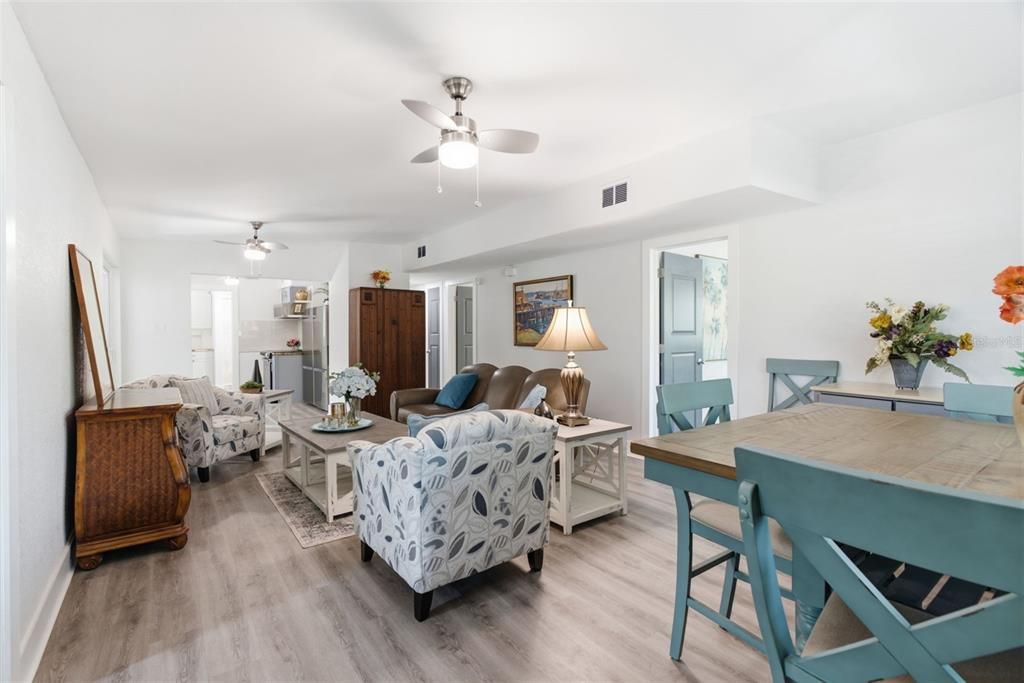 For Sale: $447,500 (3 beds, 2 baths, 1305 Square Feet)