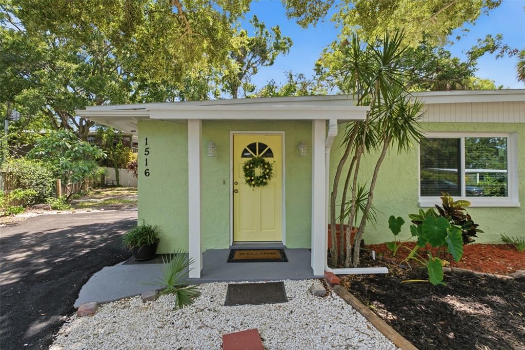 For Sale: $447,500 (3 beds, 2 baths, 1305 Square Feet)