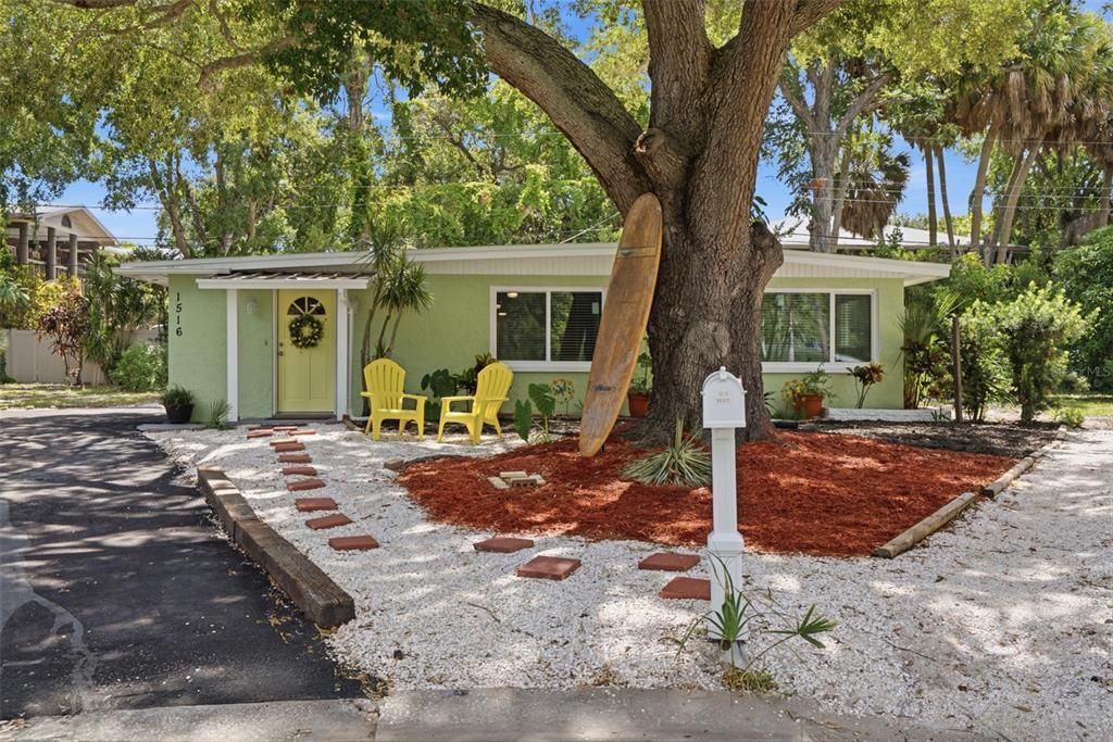 For Sale: $447,500 (3 beds, 2 baths, 1305 Square Feet)
