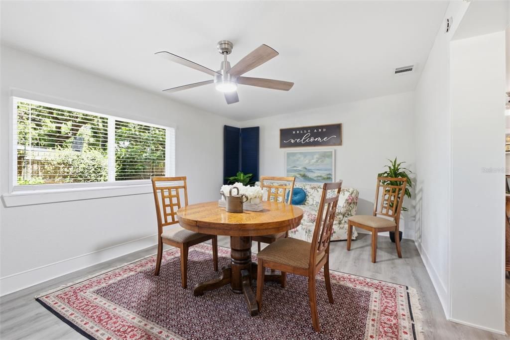 For Sale: $447,500 (3 beds, 2 baths, 1305 Square Feet)