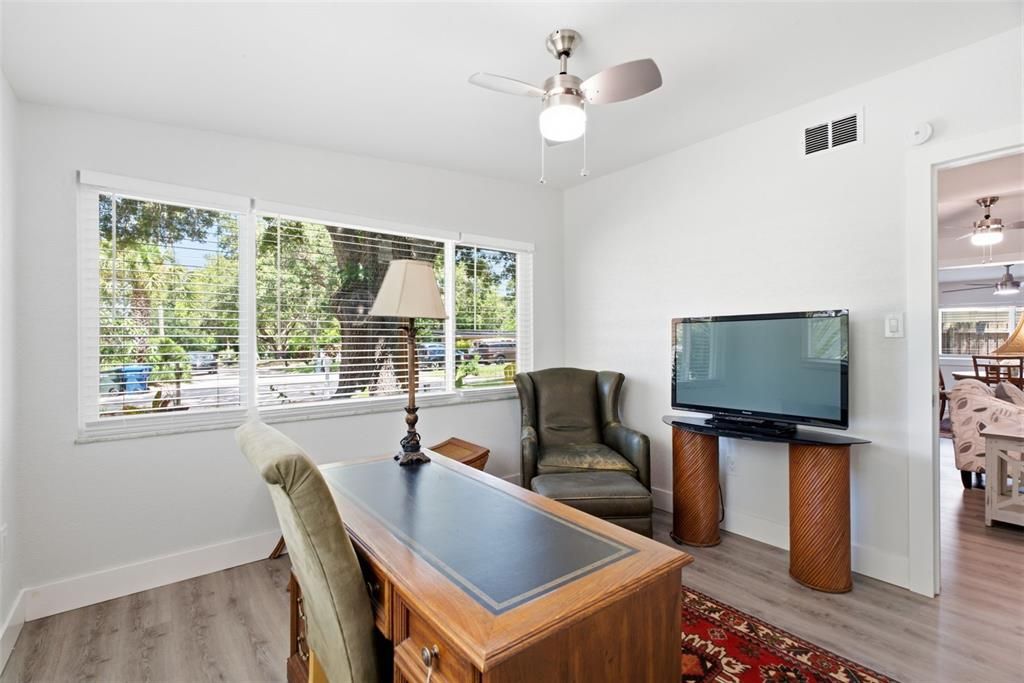 For Sale: $447,500 (3 beds, 2 baths, 1305 Square Feet)