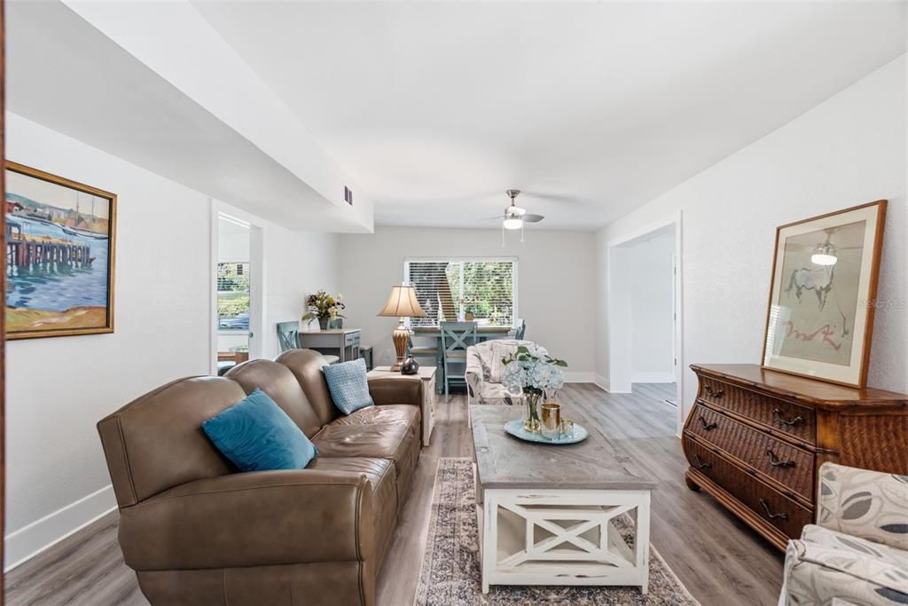 For Sale: $447,500 (3 beds, 2 baths, 1305 Square Feet)