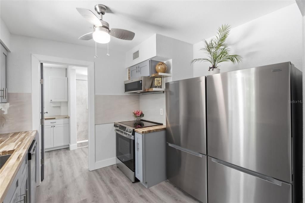 For Sale: $447,500 (3 beds, 2 baths, 1305 Square Feet)