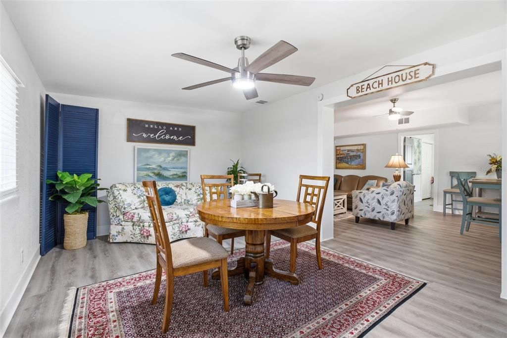 For Sale: $447,500 (3 beds, 2 baths, 1305 Square Feet)
