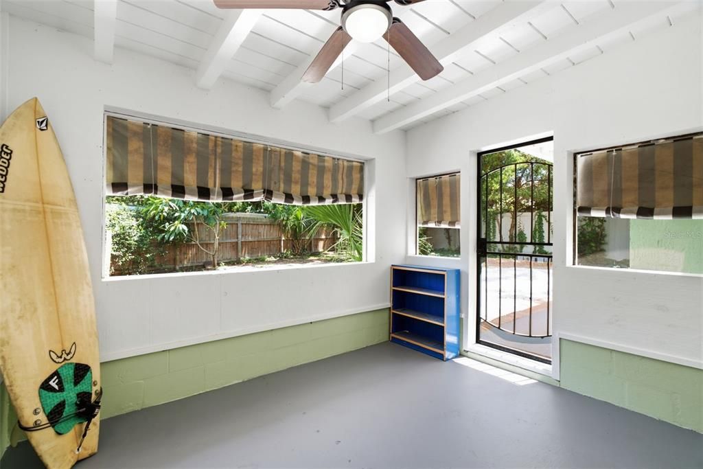 For Sale: $447,500 (3 beds, 2 baths, 1305 Square Feet)