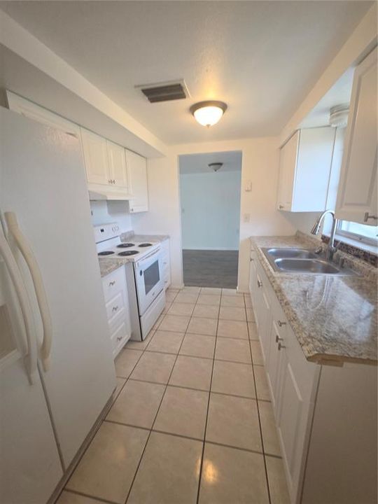 В аренду: $1,800 (3 спален, 2 ванн, 1152 Квадратных фут)