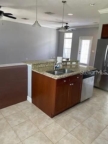 For Rent: $2,600 (3 beds, 3 baths, 1826 Square Feet)
