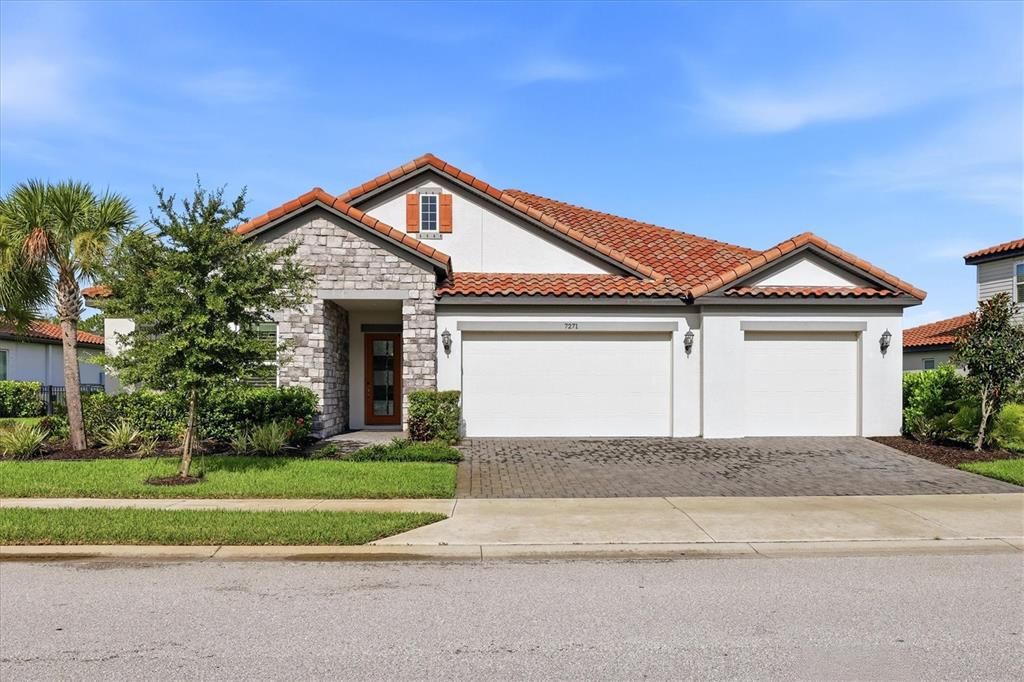 For Sale: $1,150,000 (5 beds, 5 baths, 4079 Square Feet)