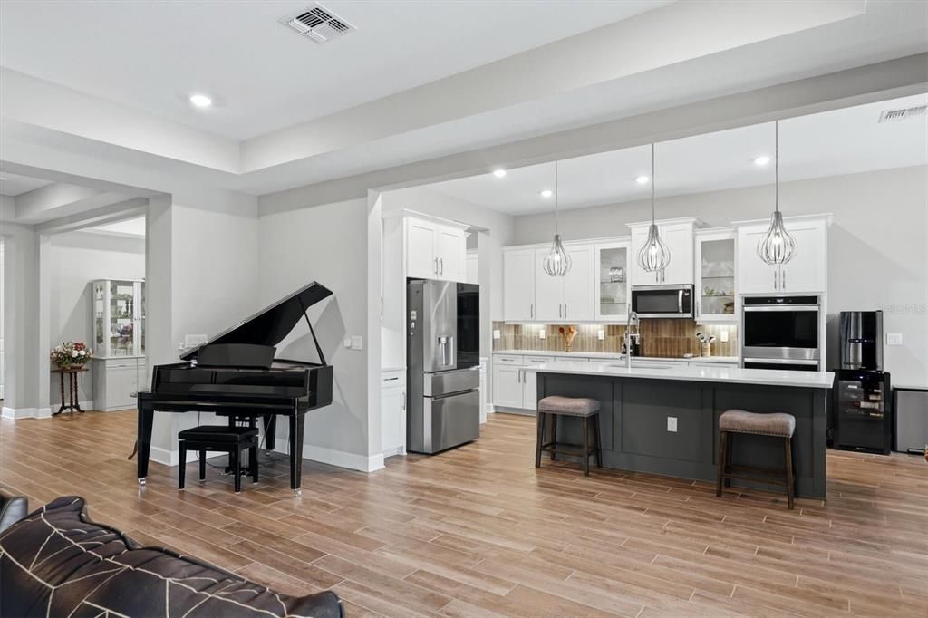 For Sale: $1,150,000 (5 beds, 5 baths, 4079 Square Feet)