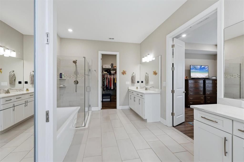 For Sale: $1,150,000 (5 beds, 5 baths, 4079 Square Feet)