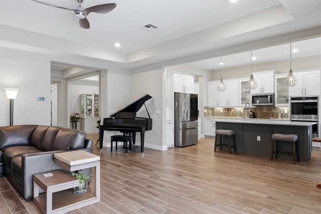 For Sale: $1,150,000 (5 beds, 5 baths, 4079 Square Feet)