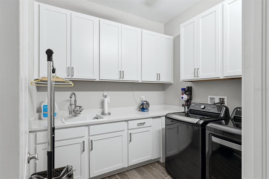 For Sale: $1,150,000 (5 beds, 5 baths, 4079 Square Feet)