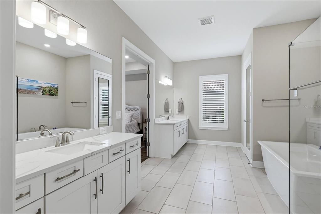 For Sale: $1,150,000 (5 beds, 5 baths, 4079 Square Feet)
