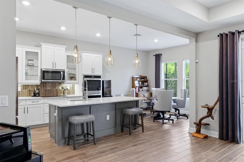 For Sale: $1,150,000 (5 beds, 5 baths, 4079 Square Feet)
