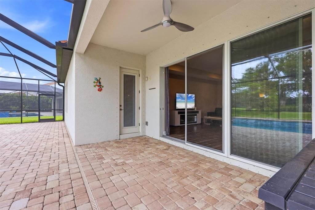For Sale: $1,150,000 (5 beds, 5 baths, 4079 Square Feet)