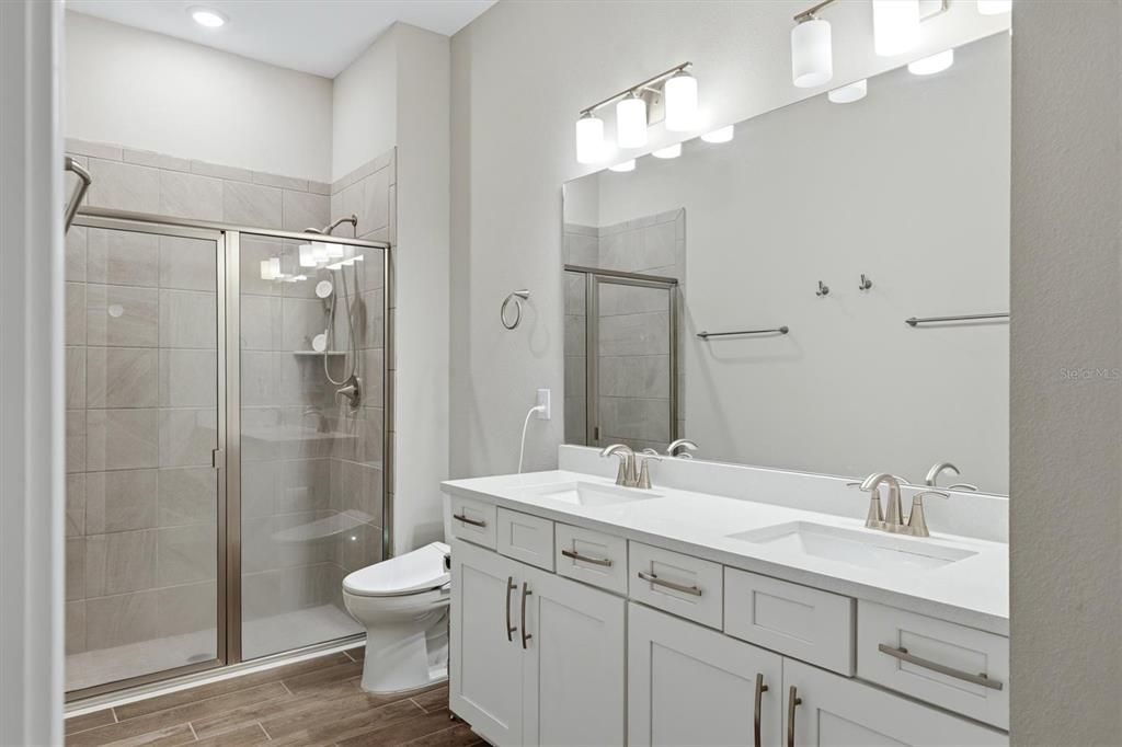 For Sale: $1,150,000 (5 beds, 5 baths, 4079 Square Feet)