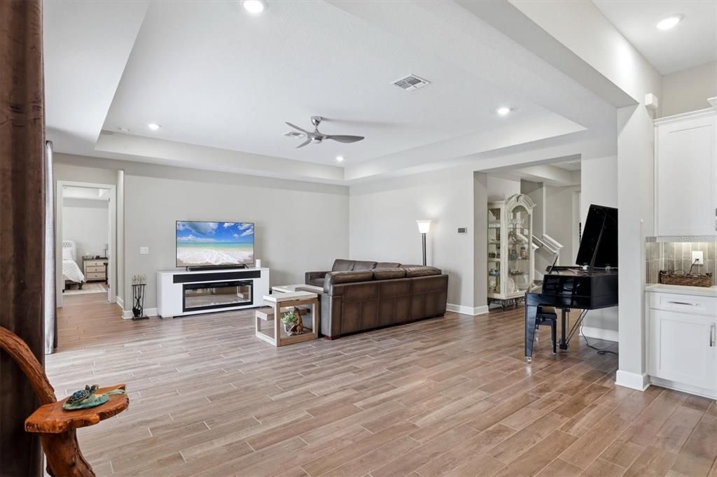 For Sale: $1,150,000 (5 beds, 5 baths, 4079 Square Feet)