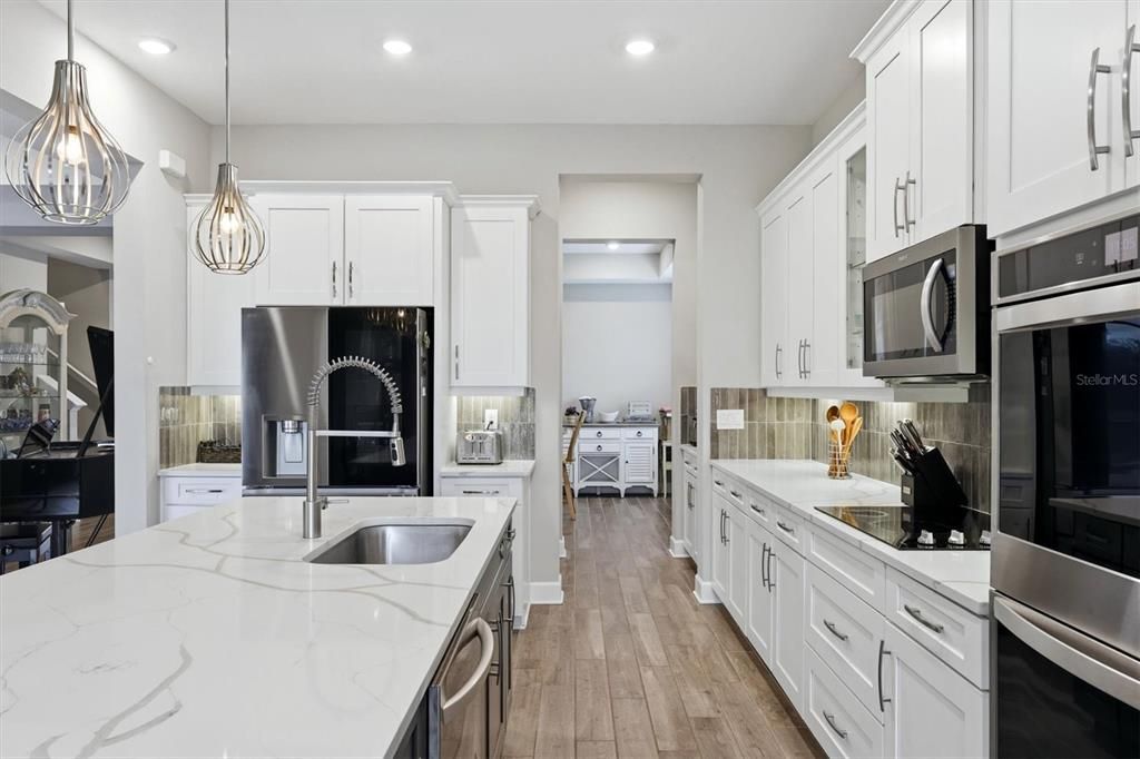 For Sale: $1,150,000 (5 beds, 5 baths, 4079 Square Feet)