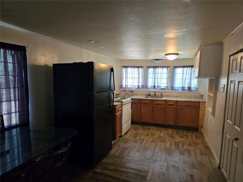 На продажу: $199,900 (2 спален, 1 ванн, 936 Квадратных фут)