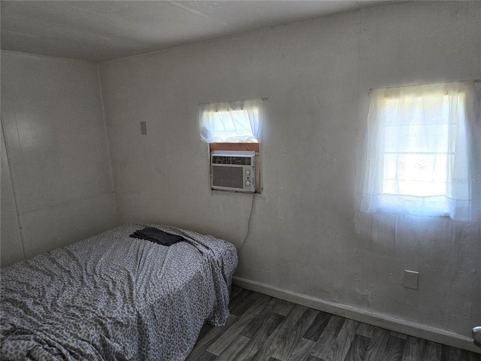 На продажу: $199,900 (2 спален, 1 ванн, 936 Квадратных фут)