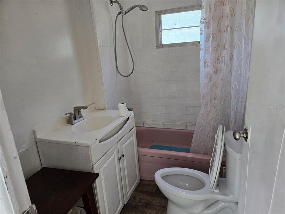 На продажу: $199,900 (2 спален, 1 ванн, 936 Квадратных фут)