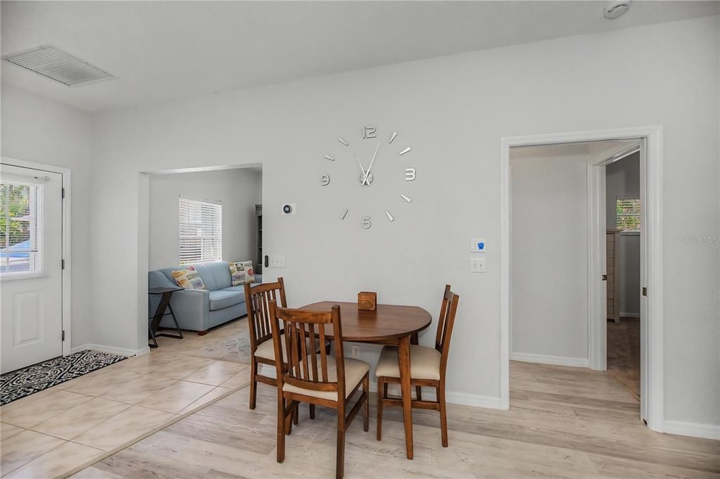 For Sale: $260,000 (2 beds, 2 baths, 1191 Square Feet)