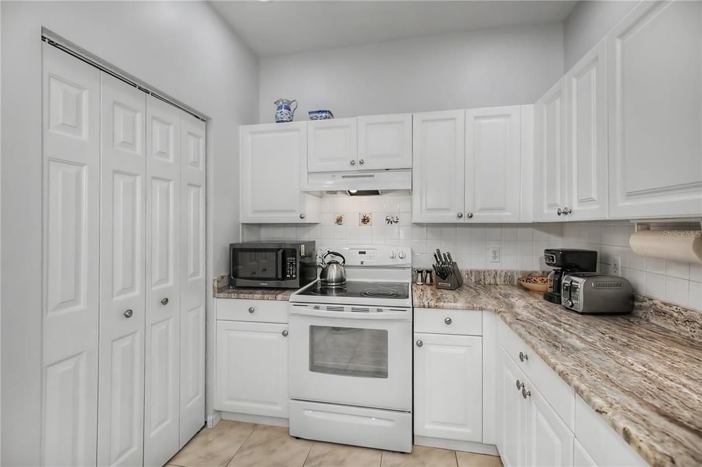 For Sale: $260,000 (2 beds, 2 baths, 1191 Square Feet)