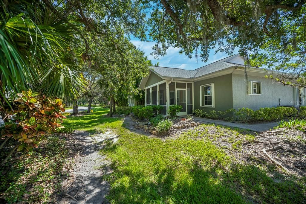 For Sale: $260,000 (2 beds, 2 baths, 1191 Square Feet)