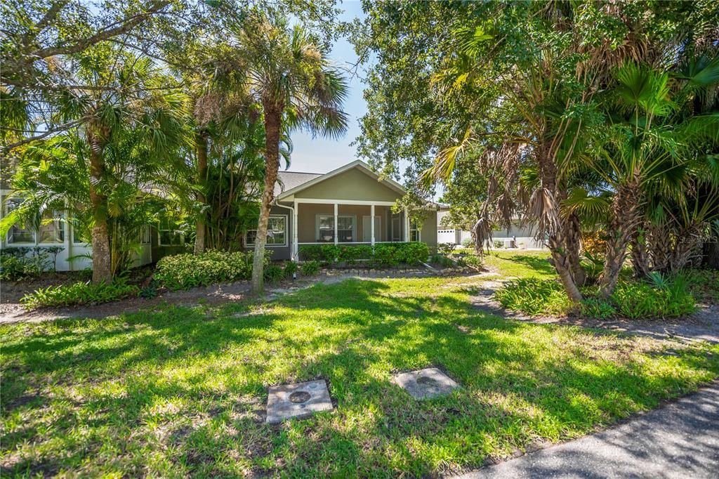 For Sale: $260,000 (2 beds, 2 baths, 1191 Square Feet)