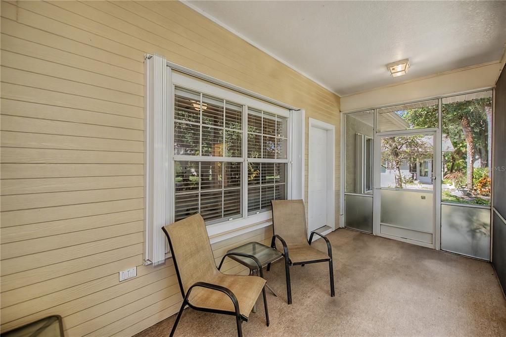 For Sale: $260,000 (2 beds, 2 baths, 1191 Square Feet)