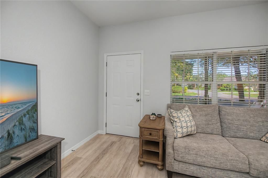 For Sale: $260,000 (2 beds, 2 baths, 1191 Square Feet)