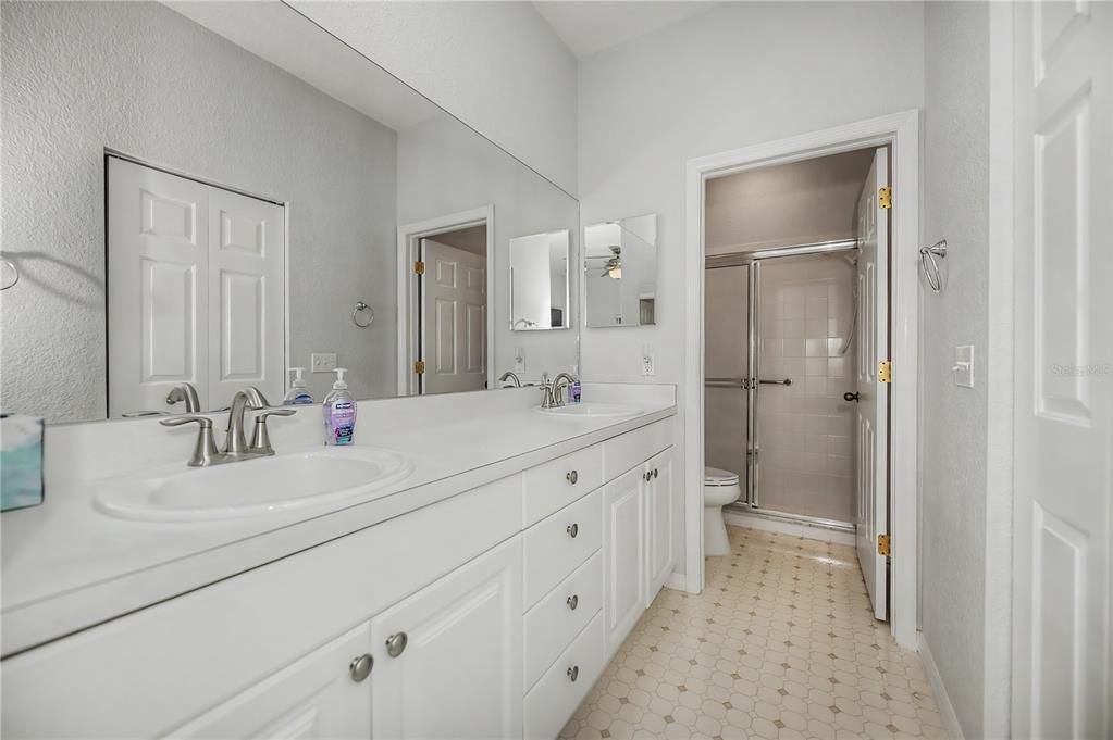 For Sale: $260,000 (2 beds, 2 baths, 1191 Square Feet)