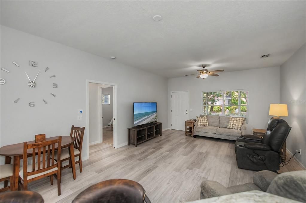 For Sale: $260,000 (2 beds, 2 baths, 1191 Square Feet)