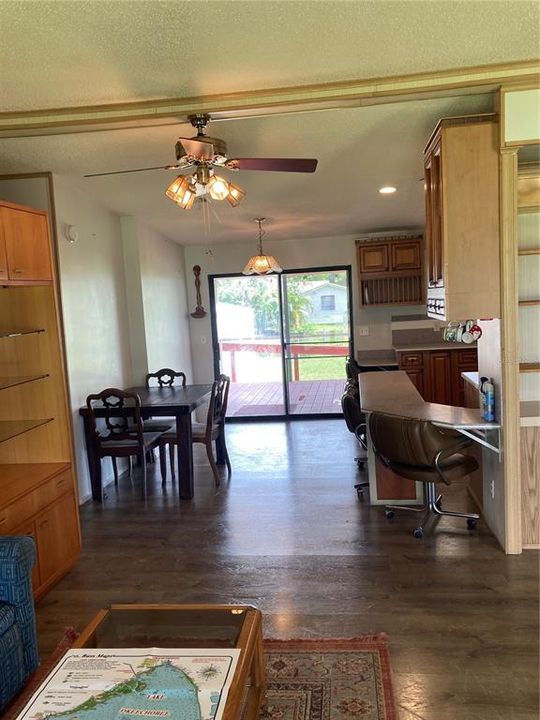 For Sale: $205,000 (3 beds, 2 baths, 1158 Square Feet)
