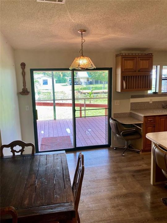 For Sale: $205,000 (3 beds, 2 baths, 1158 Square Feet)
