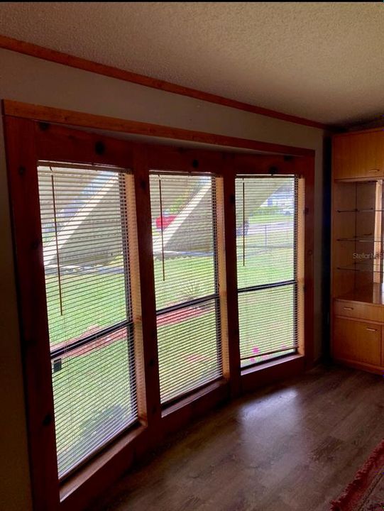For Sale: $205,000 (3 beds, 2 baths, 1158 Square Feet)