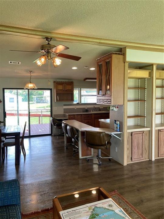 For Sale: $205,000 (3 beds, 2 baths, 1158 Square Feet)
