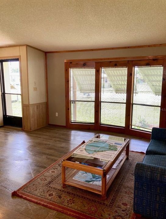 For Sale: $205,000 (3 beds, 2 baths, 1158 Square Feet)