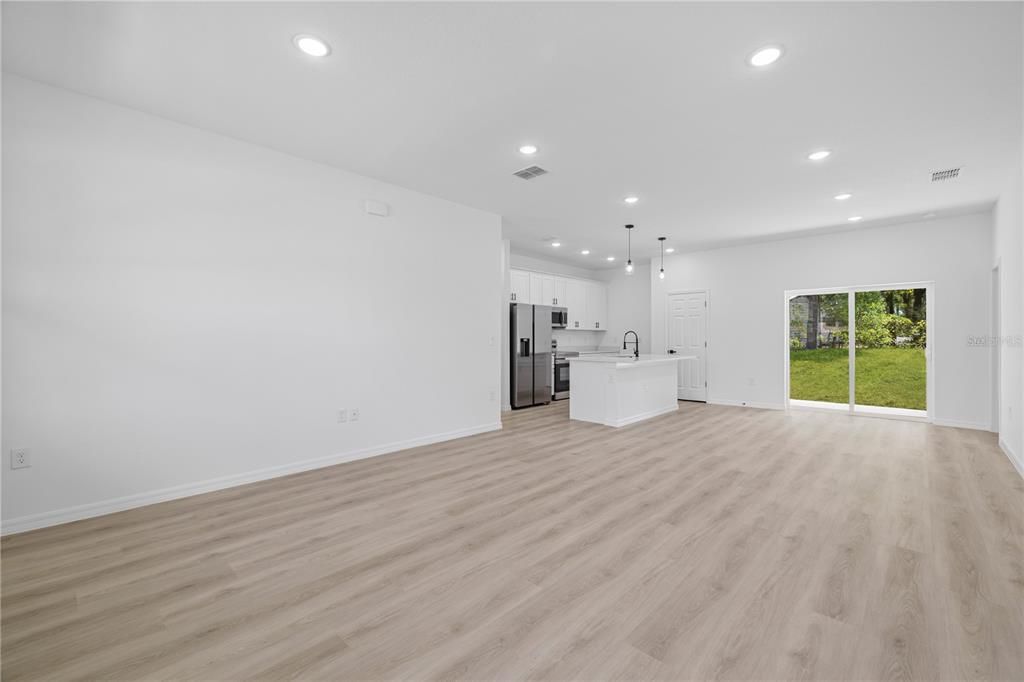 Active With Contract: $277,900 (4 beds, 2 baths, 1708 Square Feet)