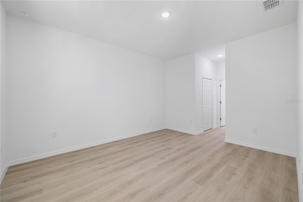 Active With Contract: $277,900 (4 beds, 2 baths, 1708 Square Feet)