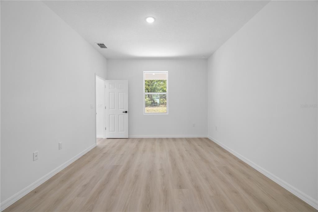 Active With Contract: $277,900 (4 beds, 2 baths, 1708 Square Feet)