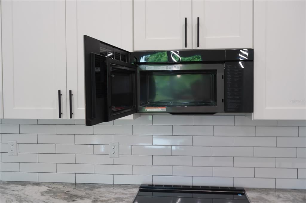 На продажу: $367,900 (3 спален, 2 ванн, 1401 Квадратных фут)