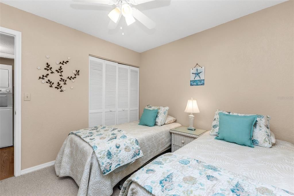 For Sale: $160,000 (2 beds, 2 baths, 893 Square Feet)
