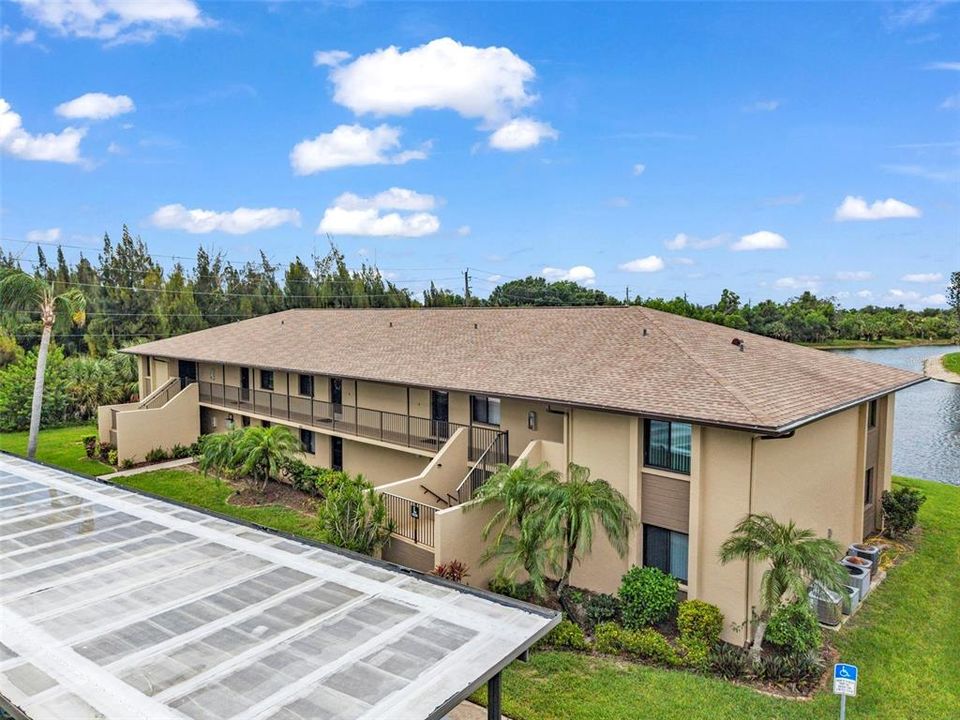 For Sale: $160,000 (2 beds, 2 baths, 893 Square Feet)