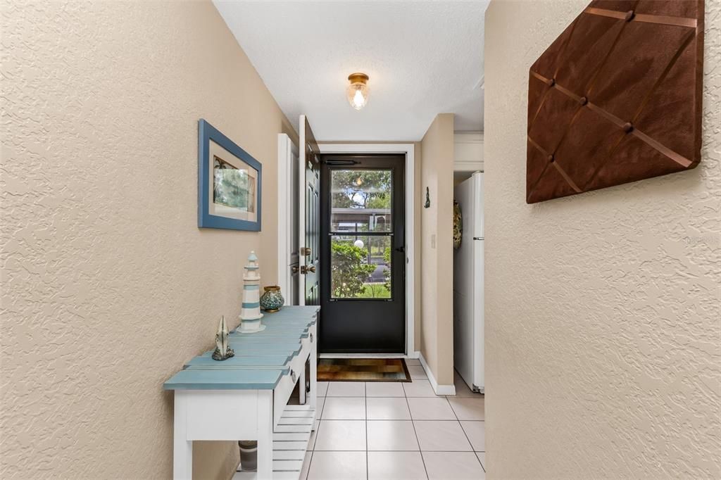 For Sale: $160,000 (2 beds, 2 baths, 893 Square Feet)