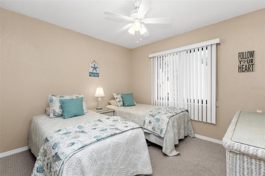 For Sale: $160,000 (2 beds, 2 baths, 893 Square Feet)