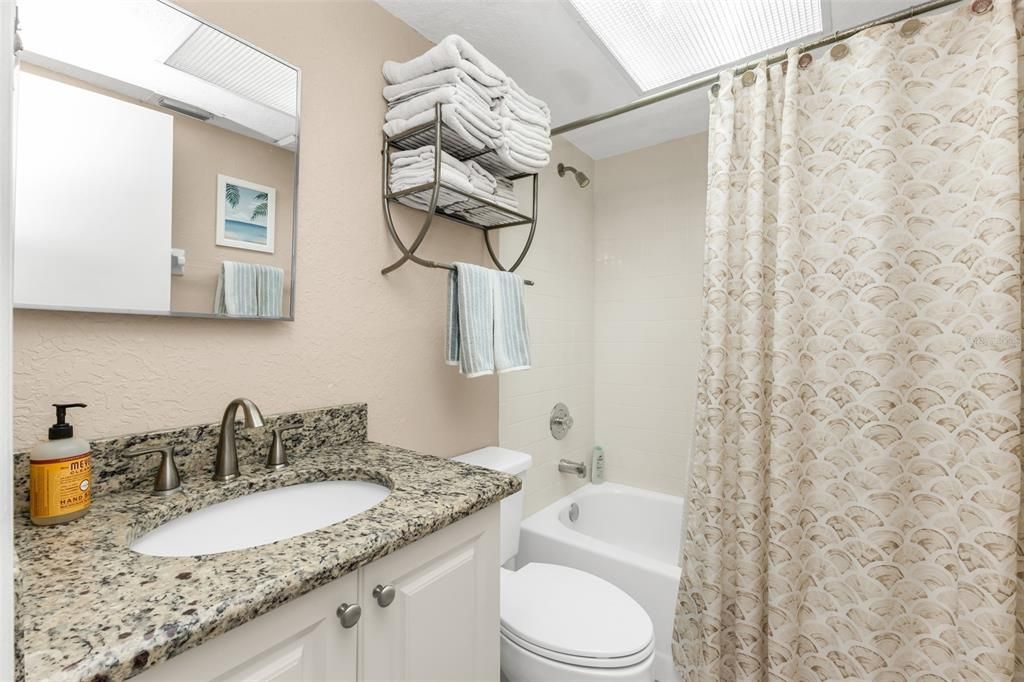 For Sale: $160,000 (2 beds, 2 baths, 893 Square Feet)