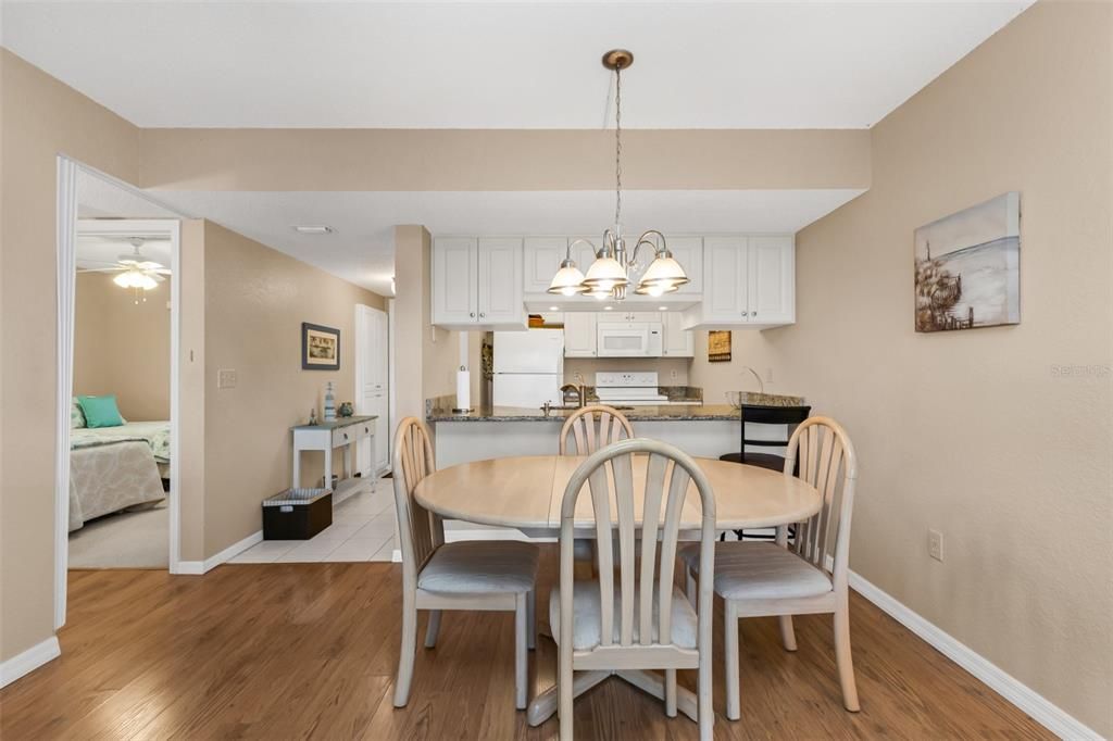 For Sale: $160,000 (2 beds, 2 baths, 893 Square Feet)
