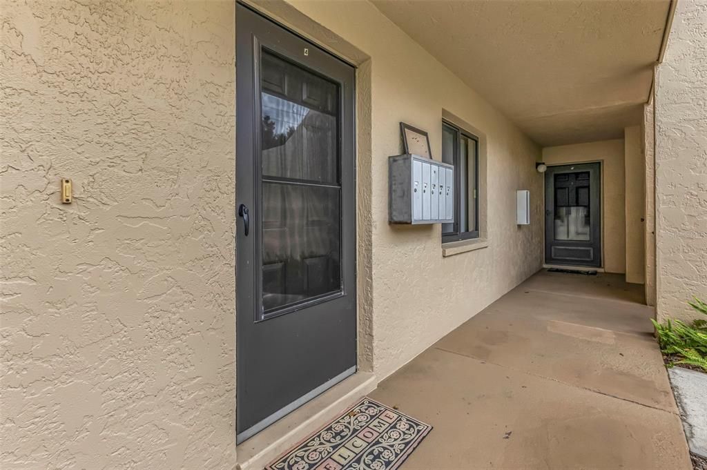 For Sale: $160,000 (2 beds, 2 baths, 893 Square Feet)
